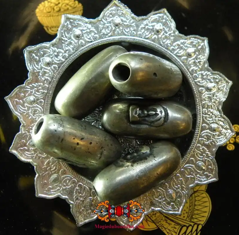 Sacred Marbles Look Aum Rakhang - Wat Si Chum.