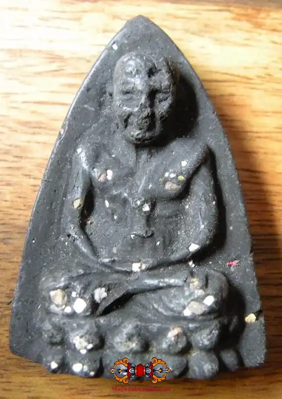 Votive tablet of the Most Venerable Luang Phor Thuat - Wat Shanghai.