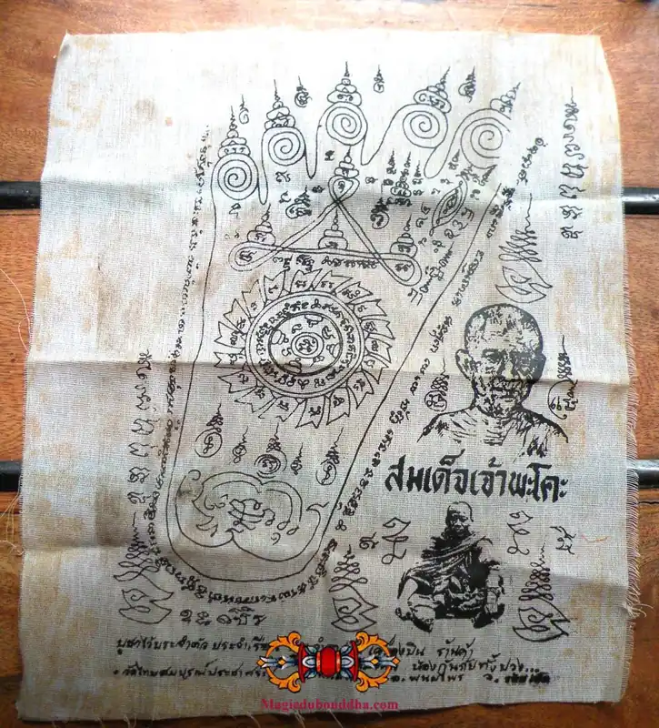 Sacred fabrics Pa Yant Phra Puthabat - Wat Thai Somboon.