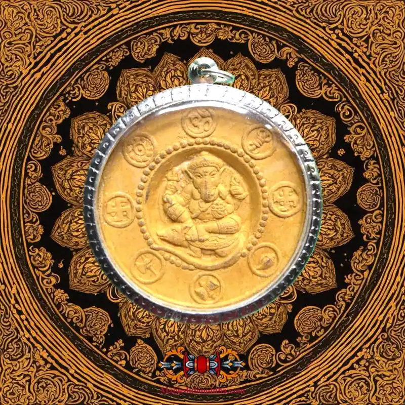 Large amulet of the elephant god Ganesh (Phra Pikanet) - Wat Phra Mahatat.
