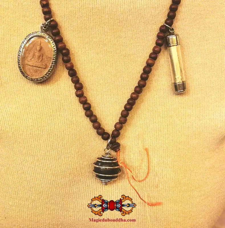Thai prayer beads with three amulets: Look Sakot, Takut and LP Tanjai - Very Venerable LP Suwang.