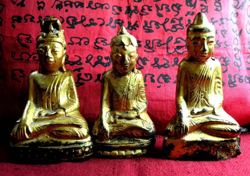 Ancient medicinal statuettes of the Buddha (Burma).