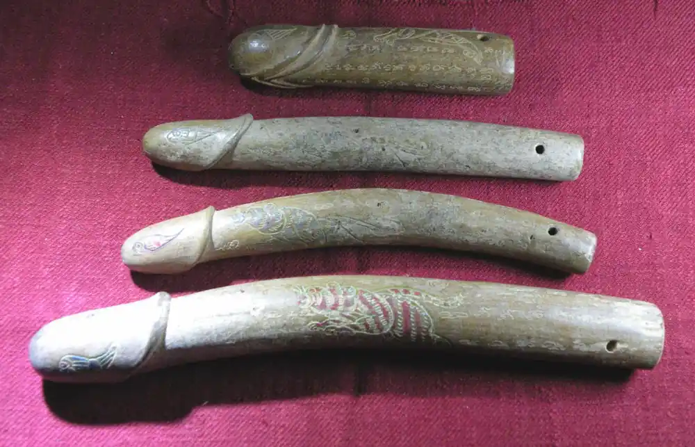 Large phallic talisman Palat Kick with tiger - Wat Pidharam.