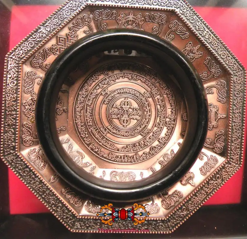 Tibetan Thogchag bracelet in magnetic black stone.