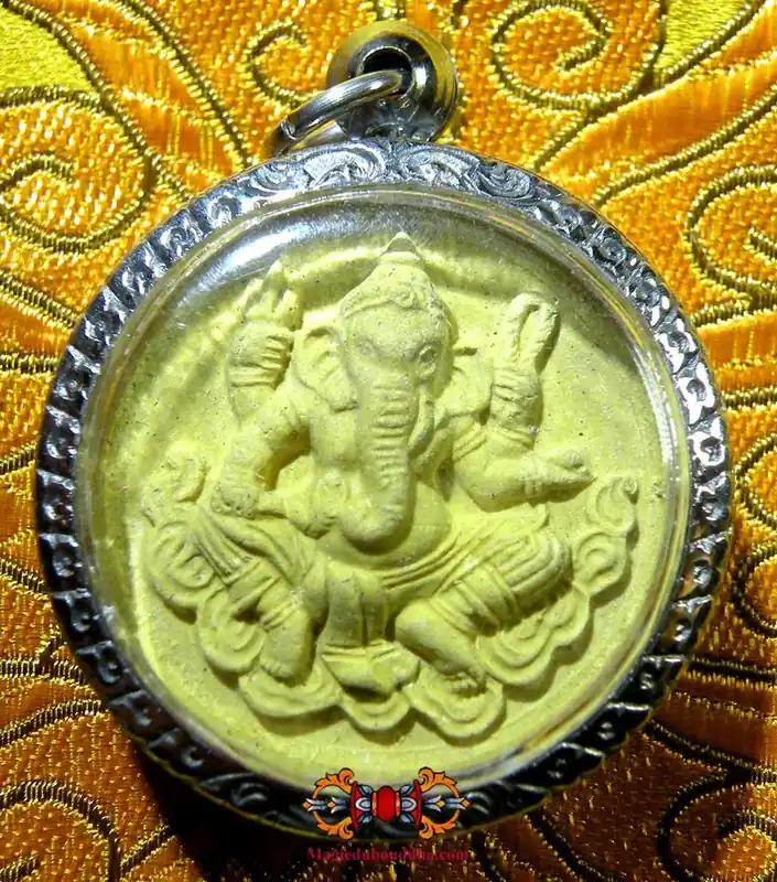 Yellow Thai amulet of Ganesh - Wat Sala Khruen.