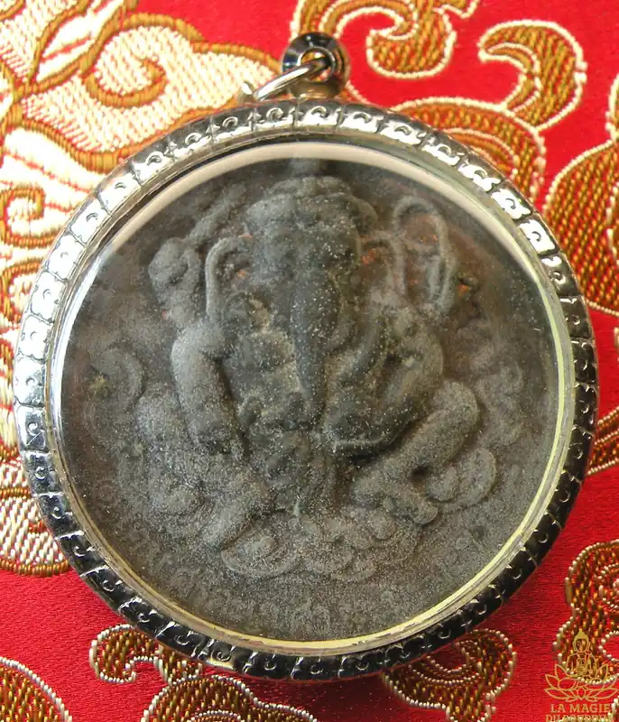 Large Amulet of Phra Pikanet and the Most Venerable Luang Phor Thuat.