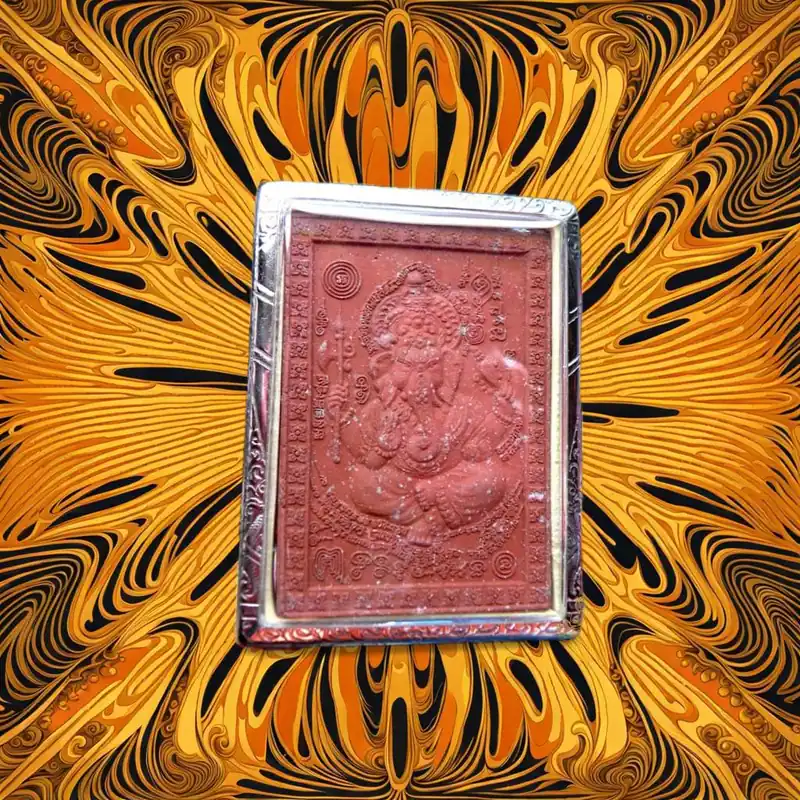 Large red amulet of Phra Pikanet (Ganesh) – Wat Rat Charoen Tham