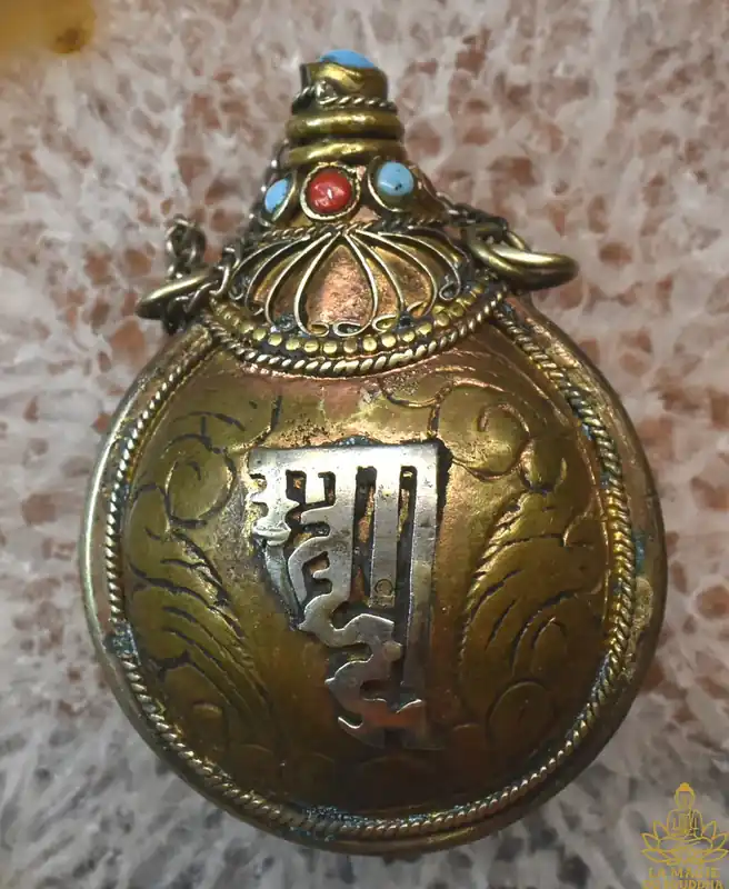 🙏🏽 Tibetan Ga'au Reliquary Filled with Multicolored Sarira Relic Beads 🙏🏽