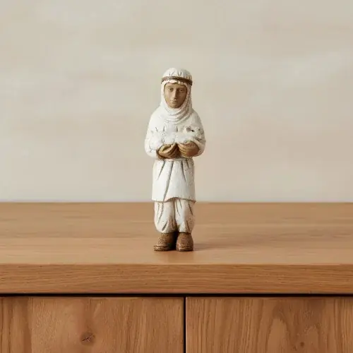 Grande crèche des Soeurs de Bethleem - Berger à l'agneau