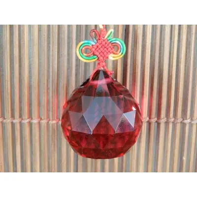 Suspension Cristal à Facettes fushia Noeud sans fin 40mm