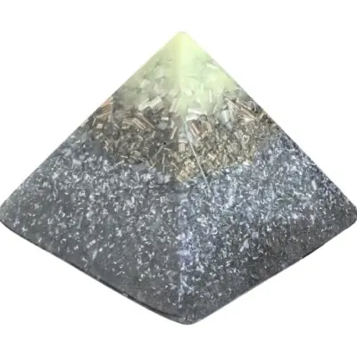 Grande Orgonite Pyramide Phosphorescente