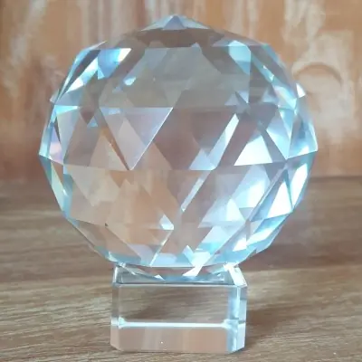 Boule de Cristal à Facettes 80mm