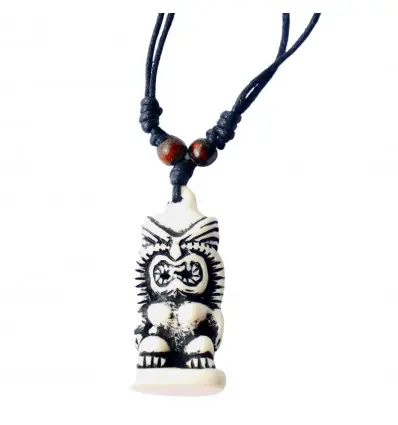 Collier polynésien avec pendentif Tiki blanc