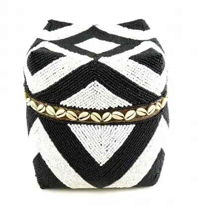 Grande boîte à offrandes de Bali en bambou, coquillages et perles noires et blanches 28cm