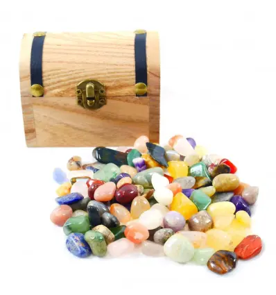 Coffre en bois avec assortiment de minis pierres roulées