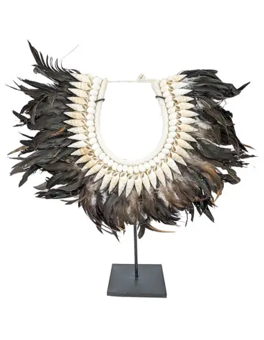 Collier décoratif Bohème en plumes noires et coquillages 40cm et son socle