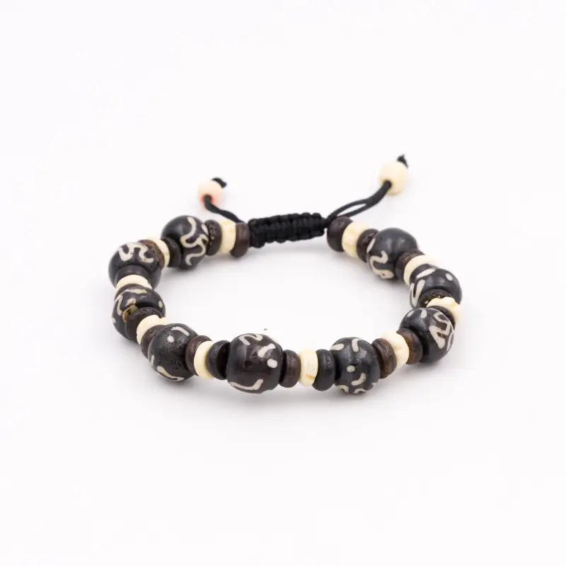 Bracelet OM en perles d'os