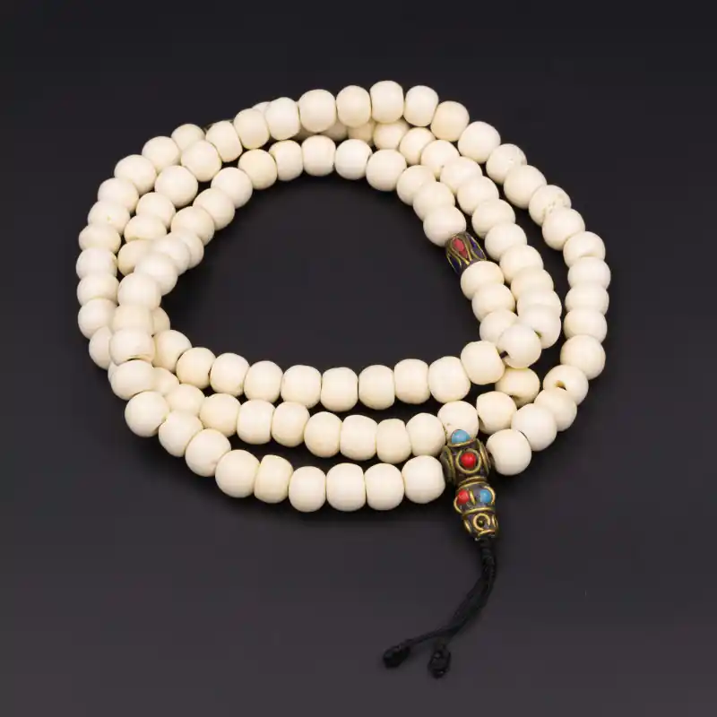 Collier bouddhiste en os blanc