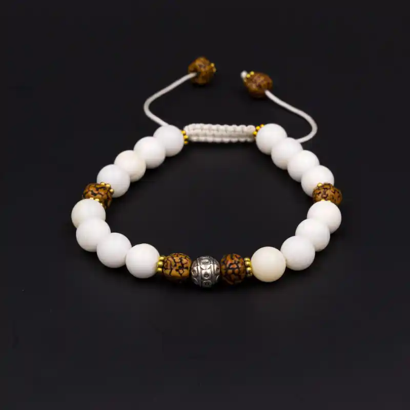 Bracelet coquillage blanc et rudraksha