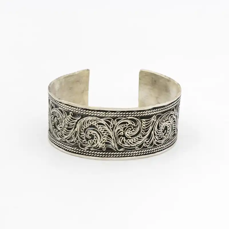 Bracelet tibétain avec filigranes