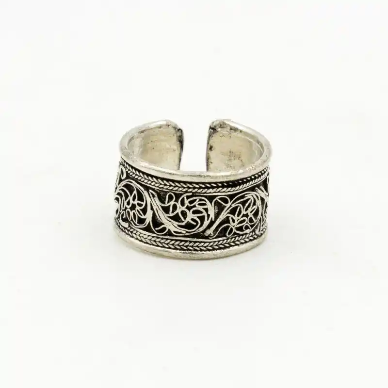 Bague tibétaine avec filigranes
