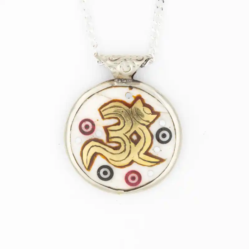 Pendentif bouddhiste Aum indien