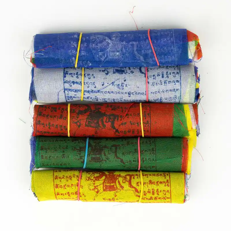 Paquet de 5 drapeaux de prières du Tibet - polyester - 10x9 cm - 1m