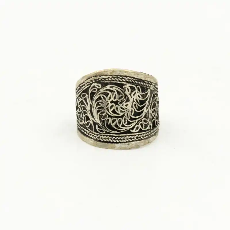 Bague tibétaine avec ornements