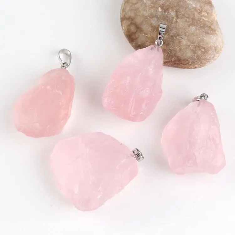 Pendentif brut en Quartz Rose
