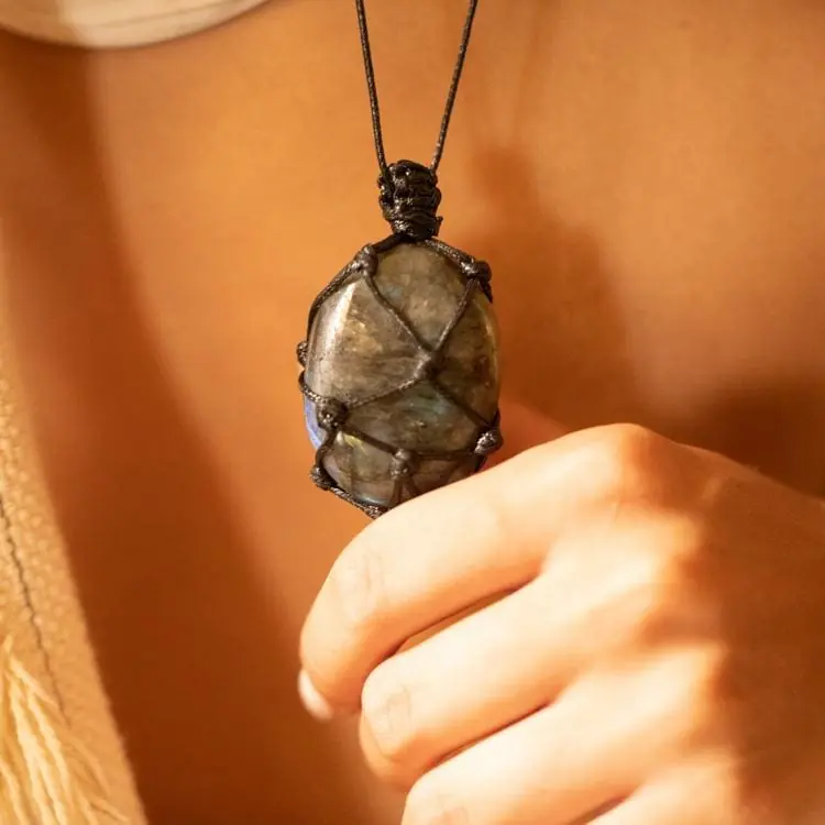 Pendentif de protection en labradorite
