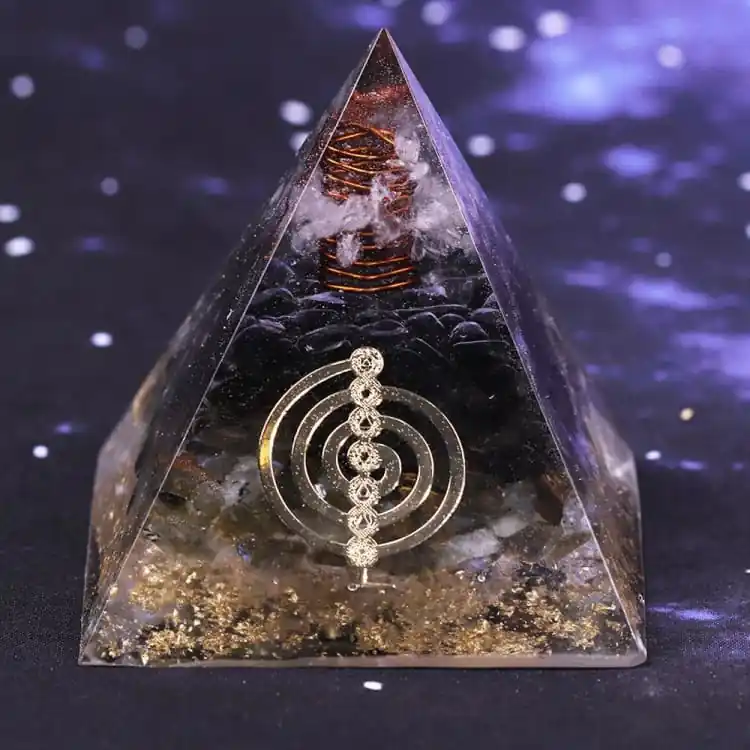 Pyramide Orgonite "Protection contre les esprits"