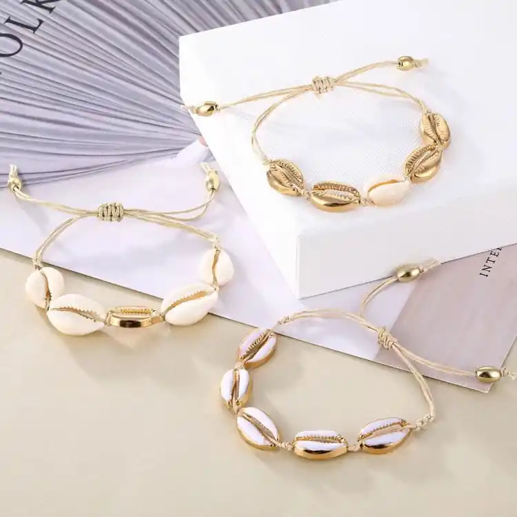 Bracelet "Mère des Eaux" en coquillage Cauri