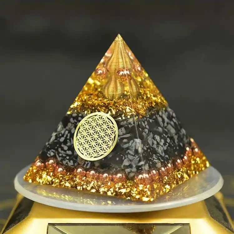 Pyramide Orgonite 'Relaxation et Protection'