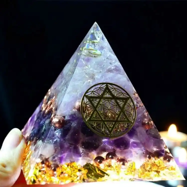 Pyramide Orgonite 'Purification et Sérénité'