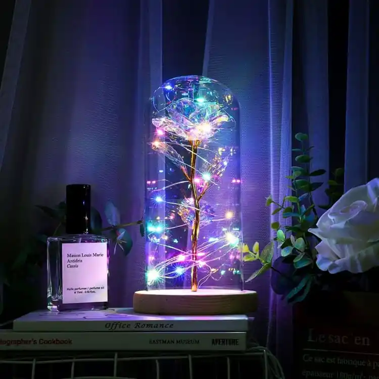 La Rose étincellante sous cloche