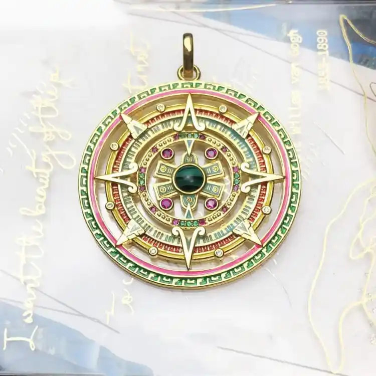 Pendentif du '5ème Soleil Aztèque'