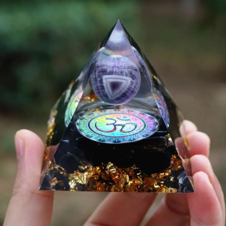 Pyramide en Orgonite et Obsidienne de 10cm