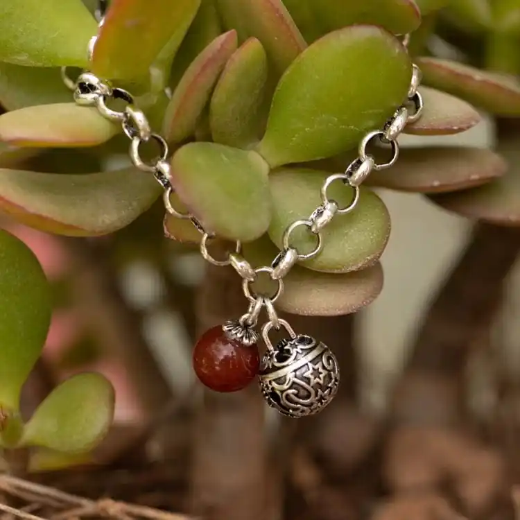 Bracelet du Grelot et Grenat rouge