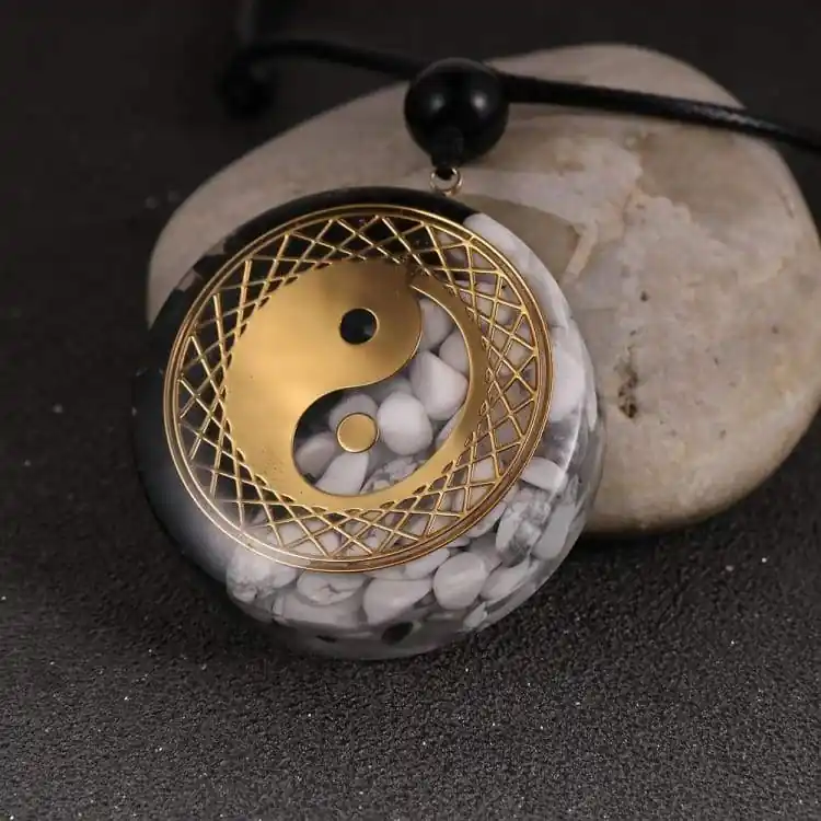 Collier en Orgonite de l'équilibre parfait