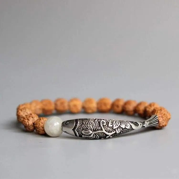 Bracelet Rudraksha de bon augure.