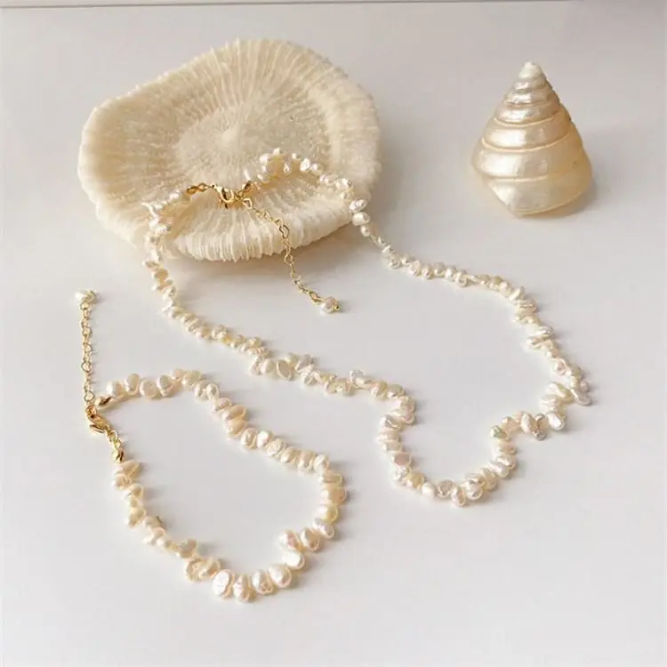 Collier en perles d'eau douce irrégulières