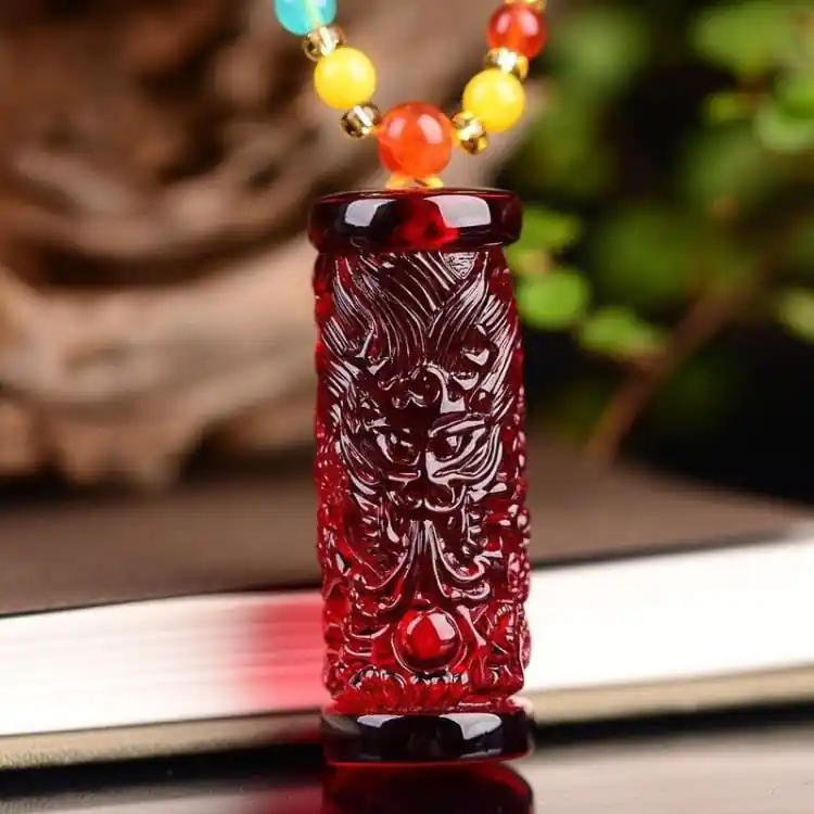 Collier en ambre ' le porte bonheur '