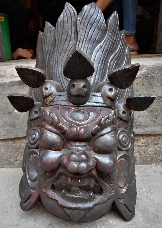Bhairav avec masque antique à voile.