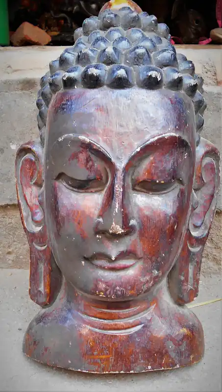 Masque en bois antique de Bouddha