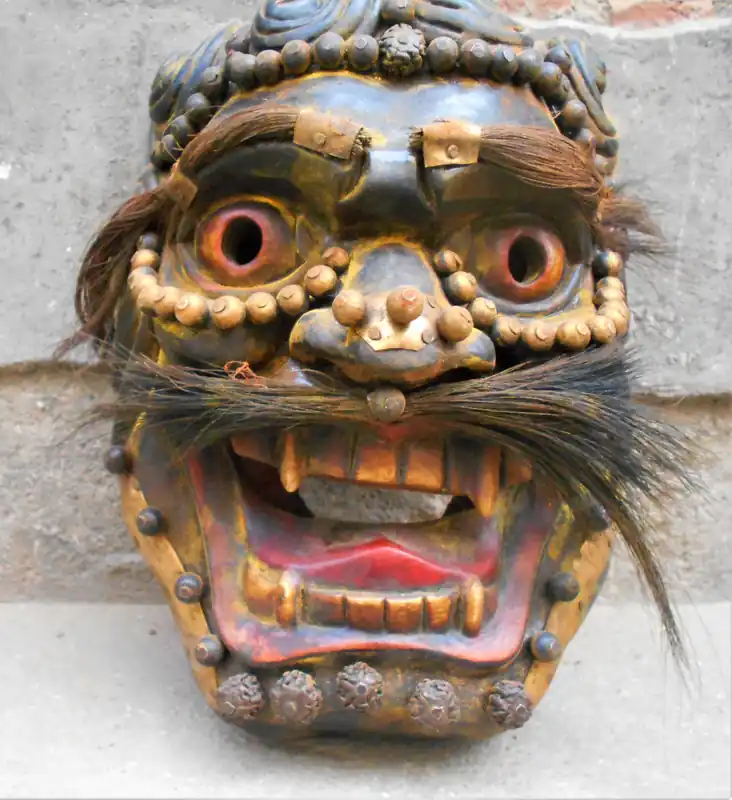 Masque de démon antique