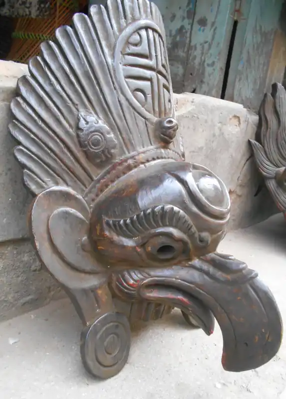 Masque en bois de Garuda