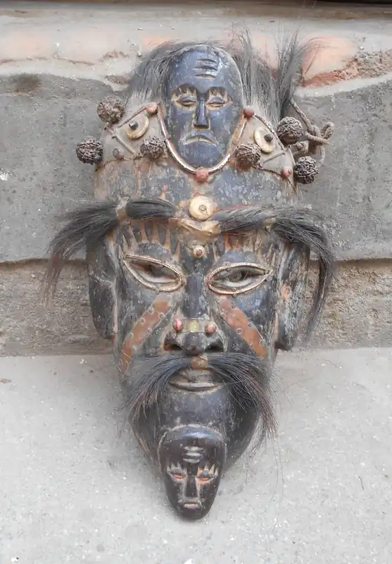 Masque de démon antique