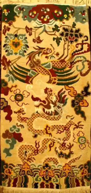 Le tapis tibétain avec dragon et phénix