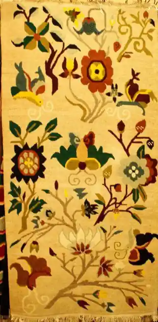Tapis tibétain avec motif de fleurs et de papillons