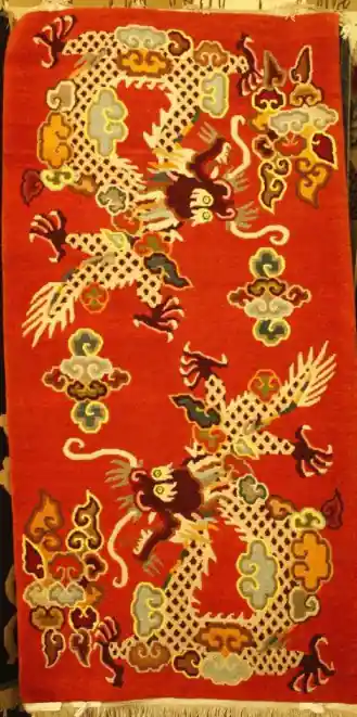 Tapis tibétain avec un motif de dragon volant
